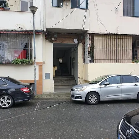Ex-block District Charming With Treeish Sorrounding View! Apartment Tirana
