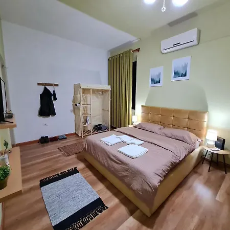 Appartamento Ex-block District Charming With Treeish Sorrounding View! Tirana