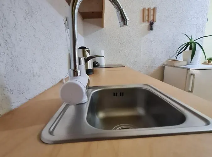 Ex-block District Charming With Treeish Sorrounding View! Tirana