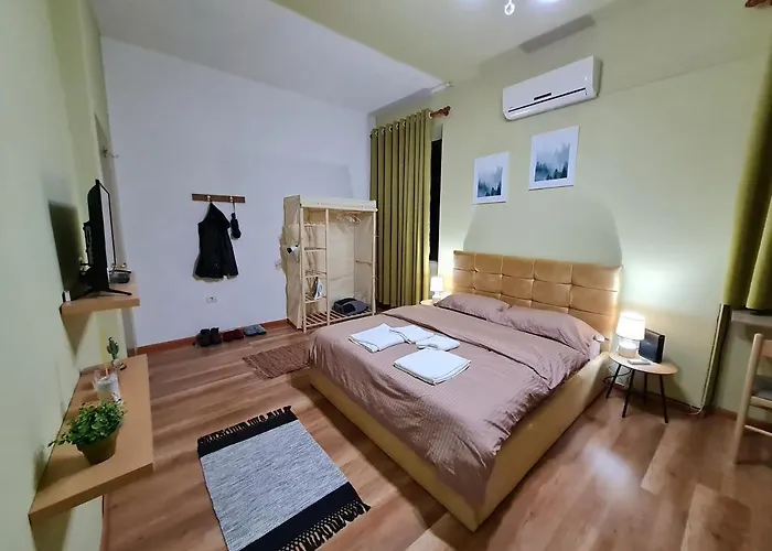 Appartement Ex-block District Charming With Treeish Sorrounding View! Tirana