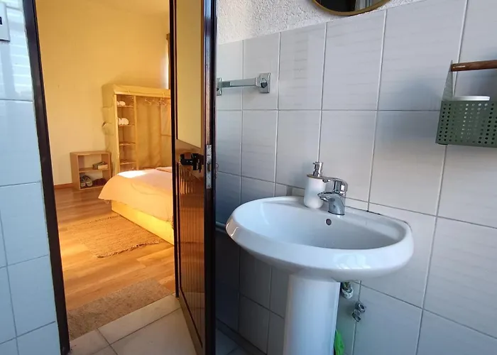 Ex-block District Charming With Treeish Sorrounding View! * Tirana